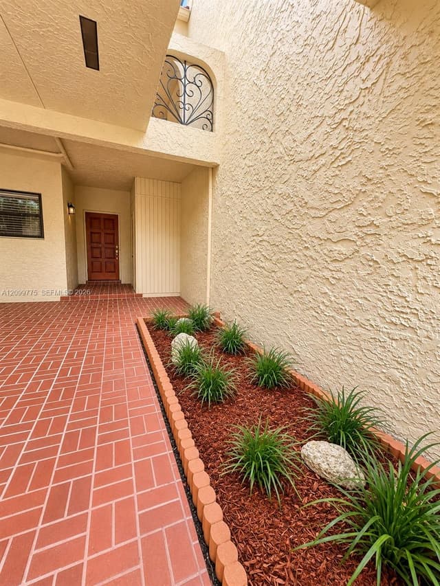3746 Estepona Ave, Doral FL 33178 - Doral, FL - Photo 7