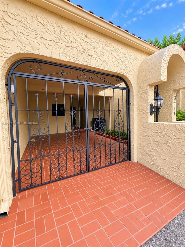 3746 Estepona Ave, Doral FL 33178 - Doral, FL - Photo 5