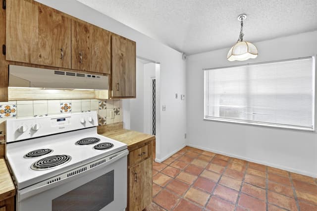 8501 BLUE CYPRESS Drive, Lake Worth FL 33467 - Lake Worth, FL - Photo 7