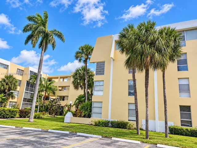 850 SW 138th Ave # 310D, Pembroke Pines FL 33027 - Pembroke Pines, FL - Photo 2