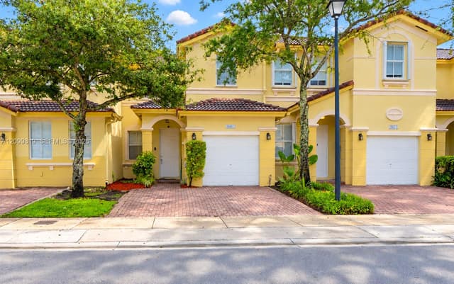 8681 NW 112th Ct, Doral FL 33178 - Doral, FL - Photo 2