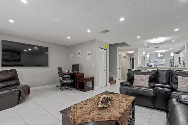 1177 NW 98TH Terrace # 132, Pembroke Pines FL 33024 - Pembroke Pines, FL - Photo 6