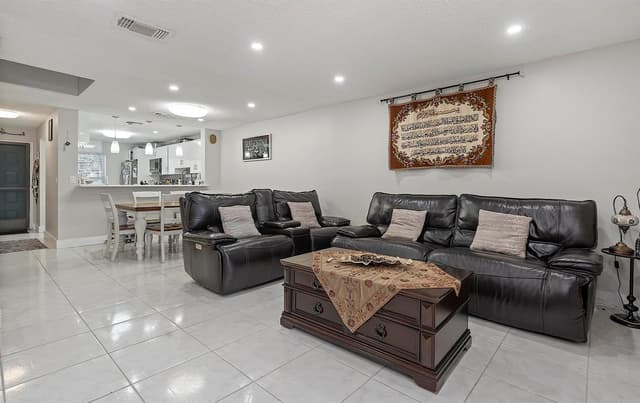 1177 NW 98TH Terrace # 132, Pembroke Pines FL 33024 - Pembroke Pines, FL - Photo 5