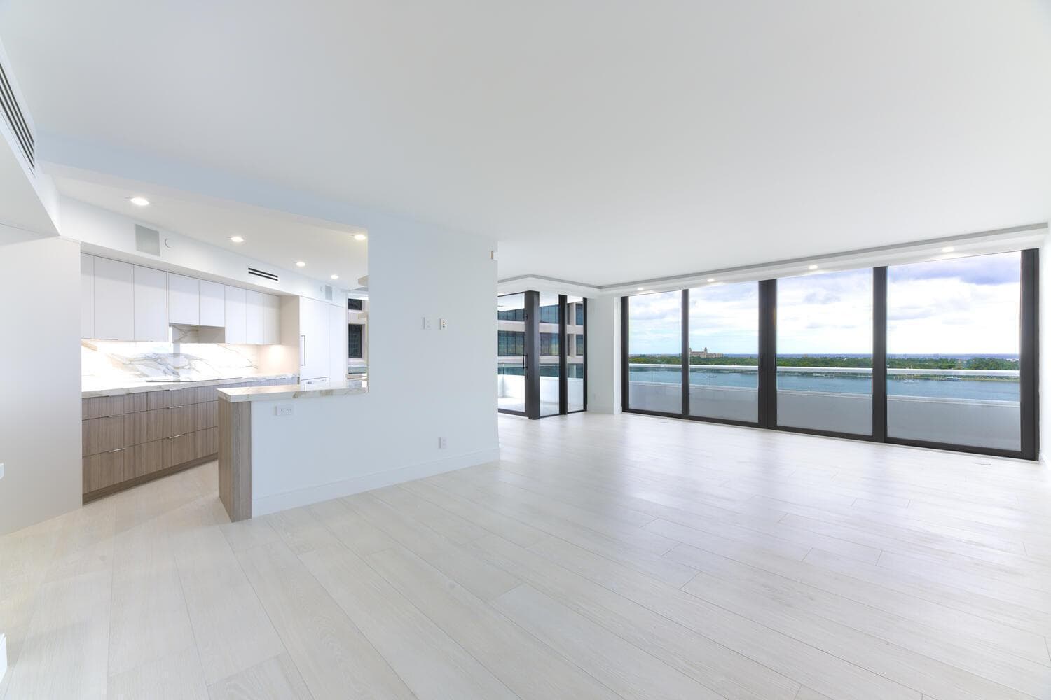 525 S Flagler Drive # 11A, West Palm Beach FL 33401