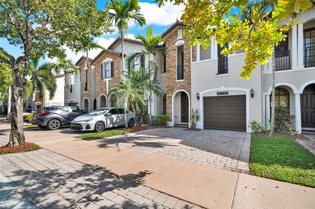 10346 NW 30th Ter # 10346, Doral FL 33172 - Doral, FL - Photo 2