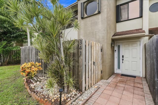 341 City View Drive, Fort Lauderdale FL 33311 - Fort Lauderdale, FL - Photo 2