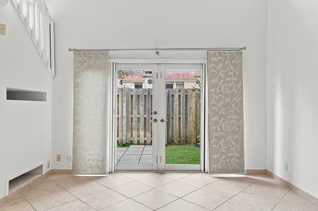 341 City View Drive, Fort Lauderdale FL 33311 - Fort Lauderdale, FL - Photo 6