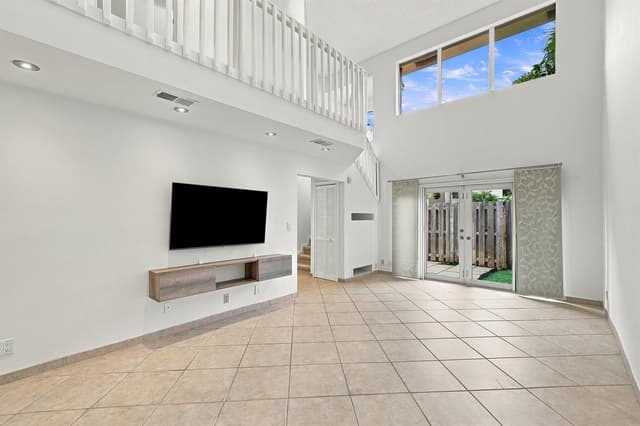 341 City View Drive, Fort Lauderdale FL 33311 - Fort Lauderdale, FL - Photo 5