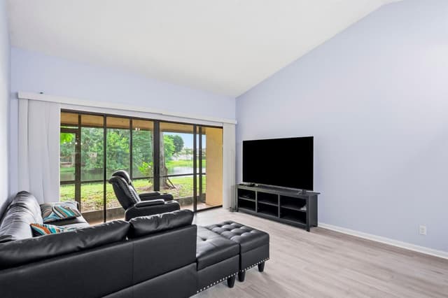 22 VIA DE CASAS SUR # 102, Boynton Beach FL 33426 - Boynton Beach, FL - Photo 6