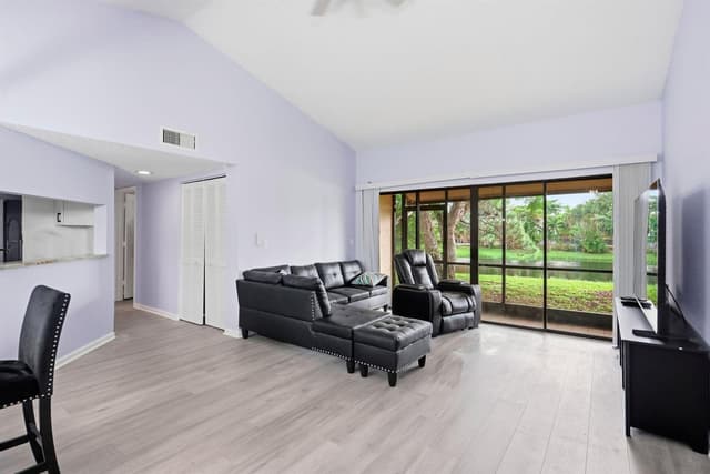 22 VIA DE CASAS SUR # 102, Boynton Beach FL 33426 - Boynton Beach, FL - Photo 7