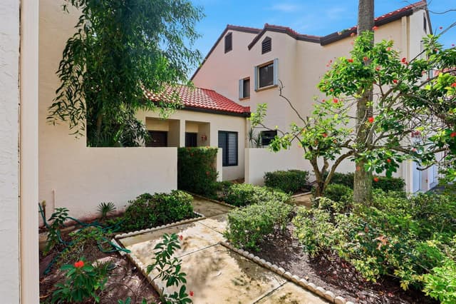 22 VIA DE CASAS SUR # 102, Boynton Beach FL 33426 - Boynton Beach, FL - Photo 3