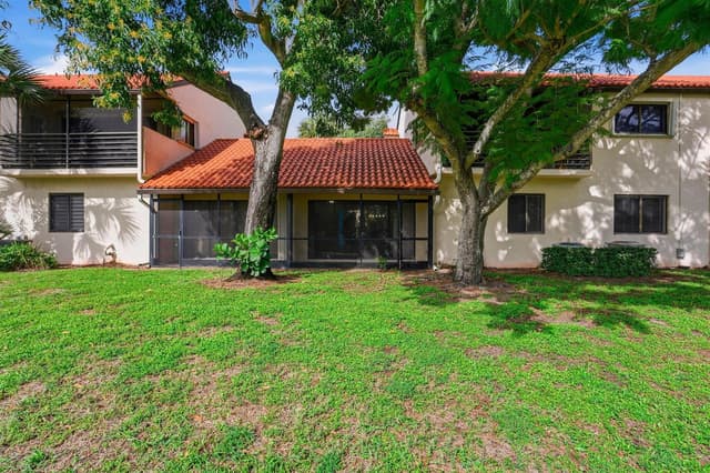 22 VIA DE CASAS SUR # 102, Boynton Beach FL 33426 - Boynton Beach, FL - Photo 4
