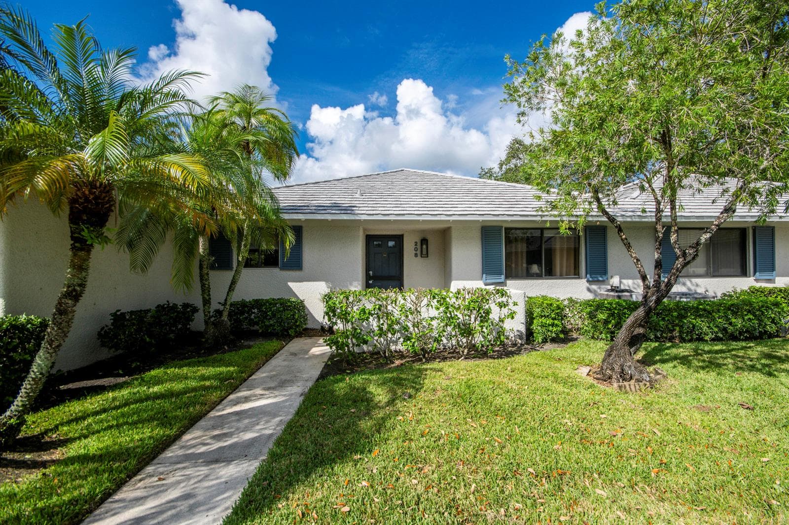 208 Club Drive, Palm Beach Gardens FL 33418 - Palm Beach Gardens, FL - Photo 1