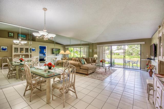 208 Club Drive, Palm Beach Gardens FL 33418 - Palm Beach Gardens, FL - Photo 5