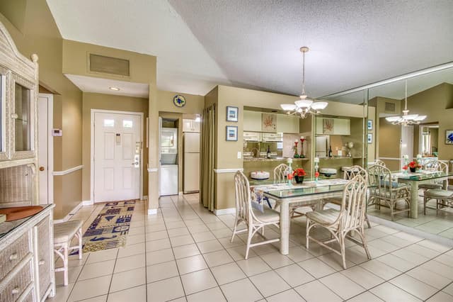208 Club Drive, Palm Beach Gardens FL 33418 - Palm Beach Gardens, FL - Photo 4
