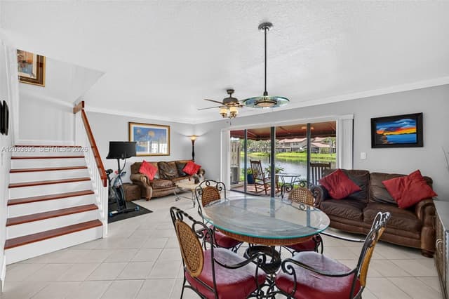9012 Vineyard Lake Dr, Plantation FL 33324 - Plantation, FL - Photo 6