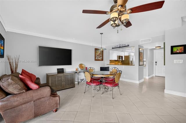 9012 Vineyard Lake Dr, Plantation FL 33324 - Plantation, FL - Photo 7