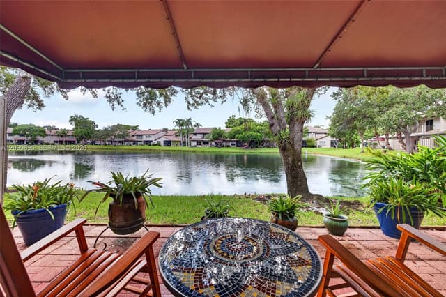 9012 Vineyard Lake Dr, Plantation FL 33324 - Plantation, FL - Photo 4