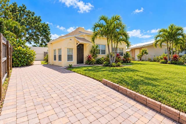 830 Valley Forge Road, West Palm Beach FL 33405 - West Palm Beach, FL - Photo 2