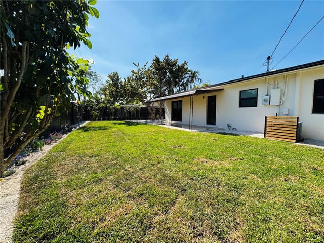 1472 NE 30TH Court, Pompano Beach FL 33064 - Pompano Beach, FL - Photo 4