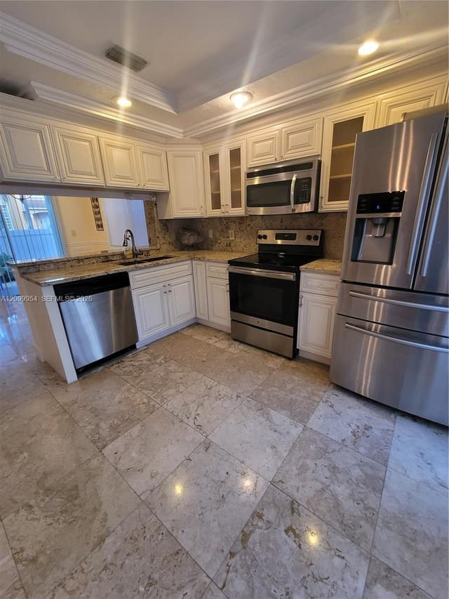 12060 NW 13th St, Pembroke Pines FL 33026 - Pembroke Pines, FL - Photo 2