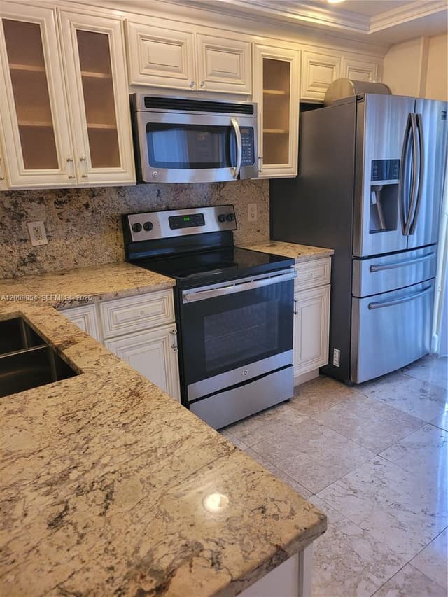 12060 NW 13th St, Pembroke Pines FL 33026 - Pembroke Pines, FL - Photo 3