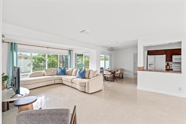 690 SE 5th Court, Pompano Beach FL 33060 - Pompano Beach, FL - Photo 6