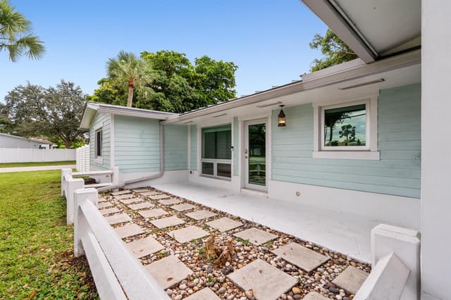 690 SE 5th Court, Pompano Beach FL 33060 - Pompano Beach, FL - Photo 4