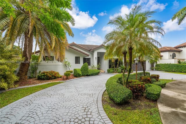 16583 NW 83rd Pl, Miami Lakes FL 33016 - Miami Lakes, FL - Photo 2