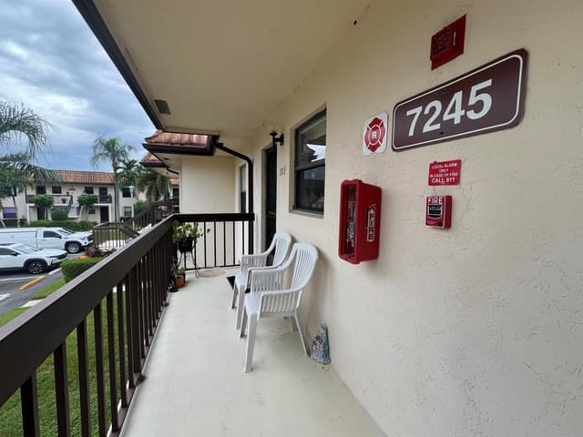 7245 Golf Colony Court # 203, Lake Worth FL 33467 - Lake Worth, FL - Photo 3