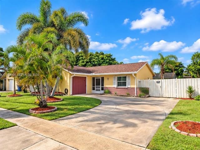 1063 Concert Way, Royal Palm Beach FL 33411 - Royal Palm Beach, FL - Photo 2