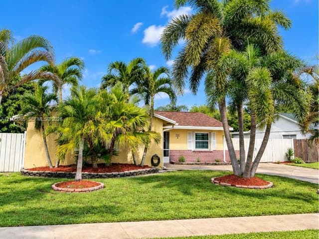1063 Concert Way, Royal Palm Beach FL 33411 - Royal Palm Beach, FL - Photo 4
