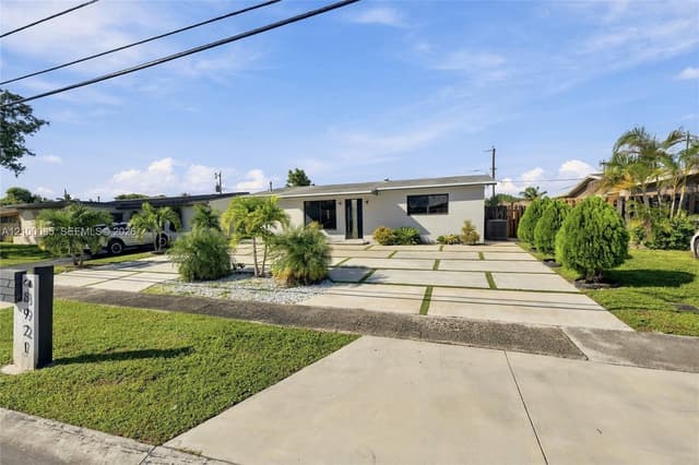 8921 NW 25th Ct, Sunrise FL 33322 - Sunrise, FL - Photo 2