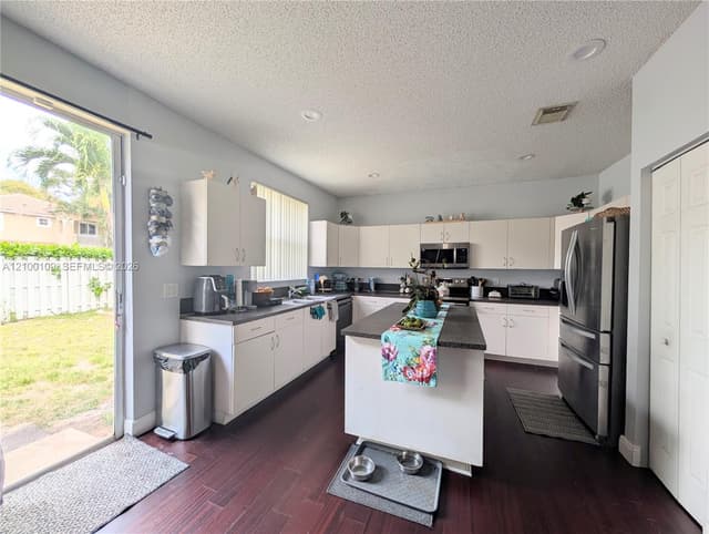 7683 NW 19th St, Pembroke Pines FL 33024 - Pembroke Pines, FL - Photo 7