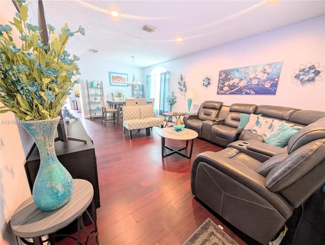 7683 NW 19th St, Pembroke Pines FL 33024 - Pembroke Pines, FL - Photo 4