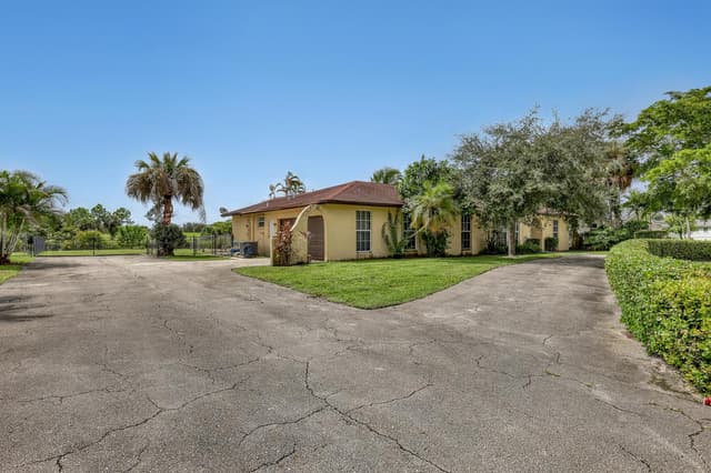 110 MEADOWLARK Drive, Royal Palm Beach FL 33411 - Royal Palm Beach, FL - Photo 2