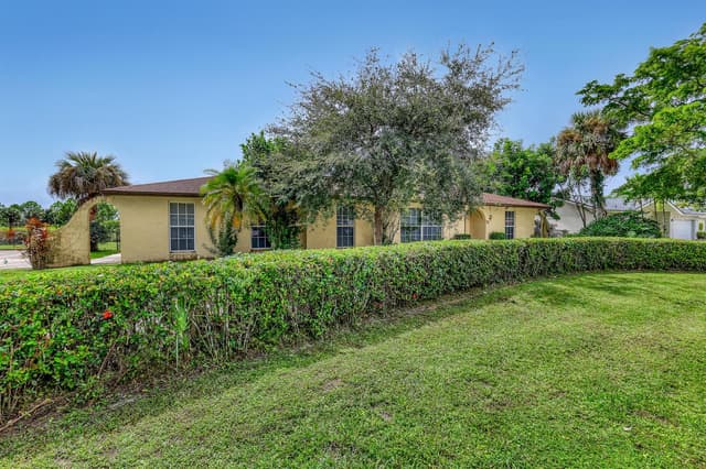 110 MEADOWLARK Drive, Royal Palm Beach FL 33411 - Royal Palm Beach, FL - Photo 3