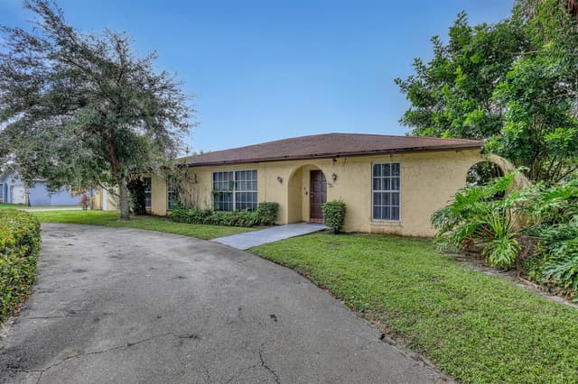 110 MEADOWLARK Drive, Royal Palm Beach FL 33411 - Royal Palm Beach, FL - Photo 5