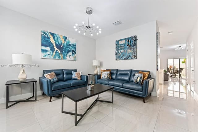 3384 W 106th Ter, Hialeah FL 33018 - Hialeah, FL - Photo 2