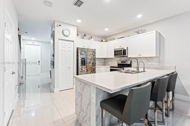 3384 W 106th Ter, Hialeah FL 33018 - Hialeah, FL - Photo 6