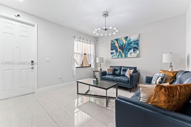 3384 W 106th Ter, Hialeah FL 33018 - Hialeah, FL - Photo 3