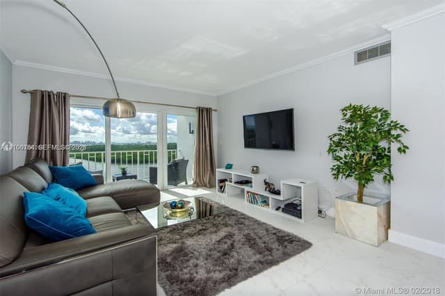 300 Bayview Dr # 1102, Sunny Isles Beach FL 33160 - Sunny Isles Beach, FL - Photo 2