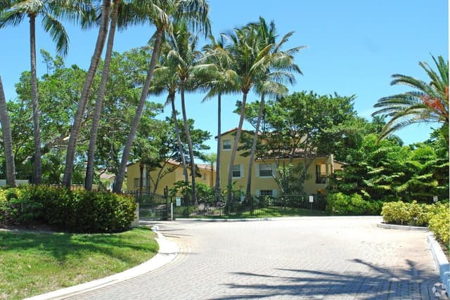 1010 LAKE SHORE Drive # 202, Lake Park FL 33403 - Lake Park, FL - Photo 2