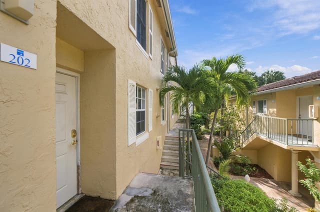 1010 LAKE SHORE Drive # 202, Lake Park FL 33403 - Lake Park, FL - Photo 4