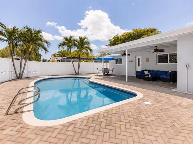 10911 Taft St, Pembroke Pines FL 33026 - Pembroke Pines, FL - Photo 2