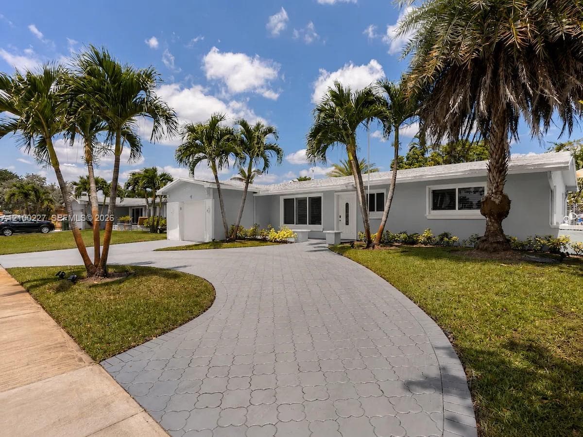 10911 Taft St, Pembroke Pines FL 33026 - Pembroke Pines, FL - Photo 1