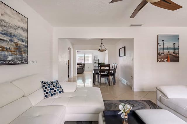 10911 Taft St, Pembroke Pines FL 33026 - Pembroke Pines, FL - Photo 5