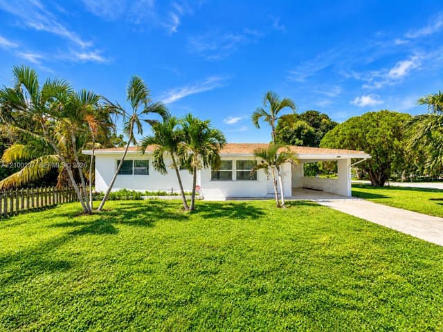 304 SW 6th Ave, Boynton Beach FL 33435 - Boynton Beach, FL - Photo 2