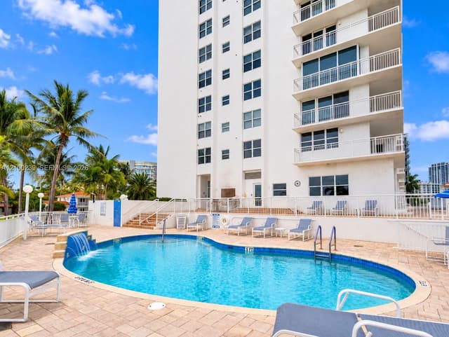 511 Bayshore Dr # 310, Fort Lauderdale FL 33304 - Fort Lauderdale, FL - Photo 2