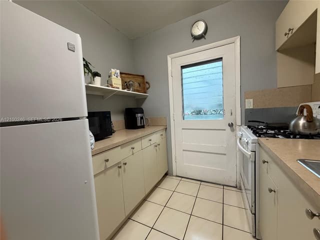 821 Jefferson Ave # 5, Miami Beach FL 33139 - Miami Beach, FL - Photo 4